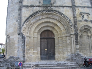 eglise-de-saint-emilion-porche.jpg